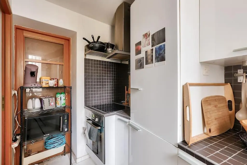 Appartement Lovely 1 Bedroom Flat Near Colonel Fabien Metro Station Parijs