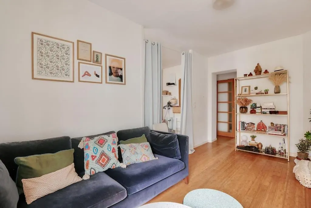 Lovely 1 Bedroom Flat Near Colonel Fabien Metro Station Parijs Frankrijk
